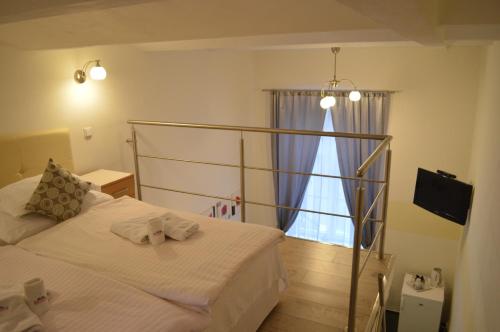 2 twin beds