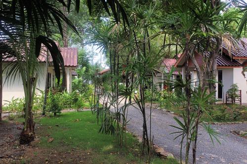 Thai House Beach Resort thumbnail 4