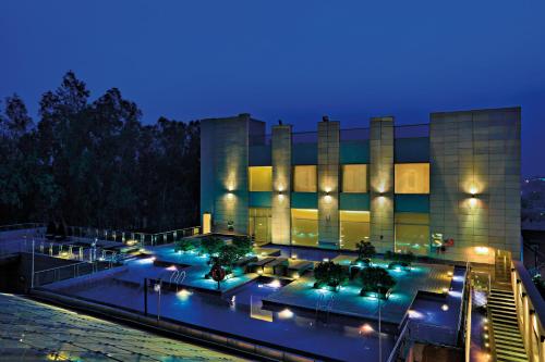 Swimming pool, Radisson Blu Hotel Greater Noida in Greater Noida