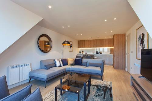 Brixham Court Apartments by Charles Hope - image 5