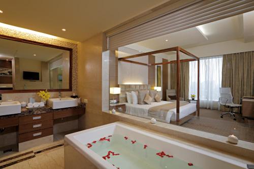 Bathroom, Radisson Blu Hotel Greater Noida in Greater Noida