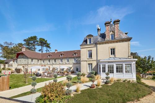 . Les Villas d'Arromanches, Teritoria