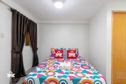 1 queen bed, 1 double bed, 1 twin bed