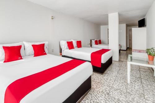 OYO Hotel Del Llanito Set in a prime location of Aguascalientes, Hotel Suites Del Llanito puts everything the city has to offer just outside your doorstep. The property features a wide range of facilities to make your stay