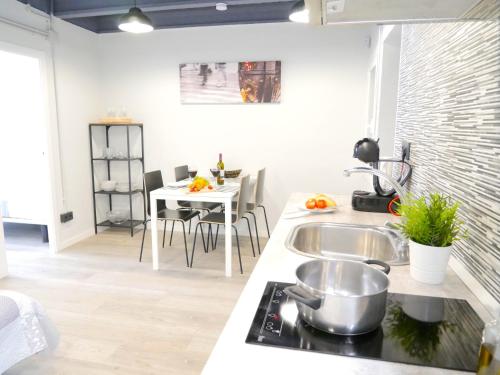  Stay U-nique Apartments Llobregat, Pension in Hospitalet de Llobregat