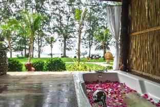 Long Beach Chalet in Koh Lanta