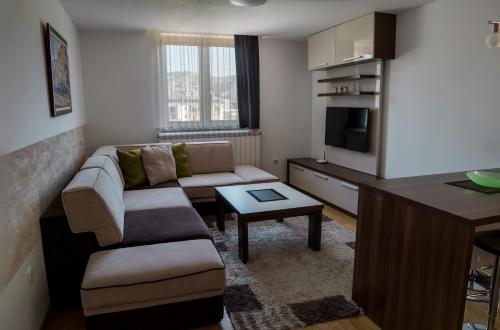 1 queen bed, 1 sofa bed