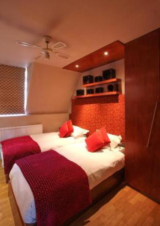 Mayflower Hotel & Apartments - image 3