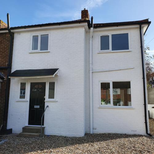 Modern Rochester 3 Bed House With Private Parking, Rochester, Kent