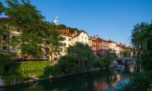 AdHoc Hostel, Lublana