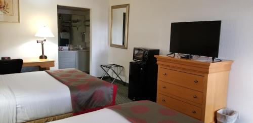 Ramada by Wyndham & Suites Warner Robins - image 11