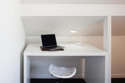 Woolwich Studio Bliss Private Oasis by the Water - image 12
