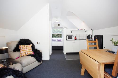Woolwich Studio Bliss Private Oasis by the Water - image 10