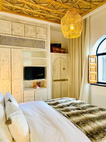 Double or Twin Room image 10