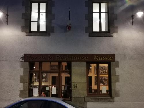 Three rooms above a bar Résistance meuseum chambre d'hôte Azerables