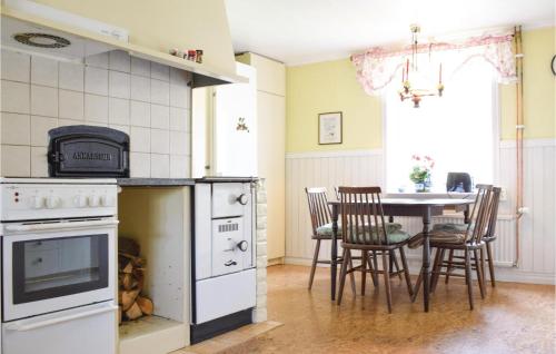 virtuve, Lovely Home In Ankarsrum With Wifi in Ankarsrum