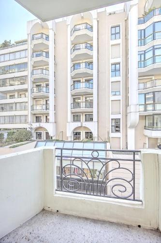 Cannes Heart of Town - Cosy and bright apartment with balcony by Olam Properties