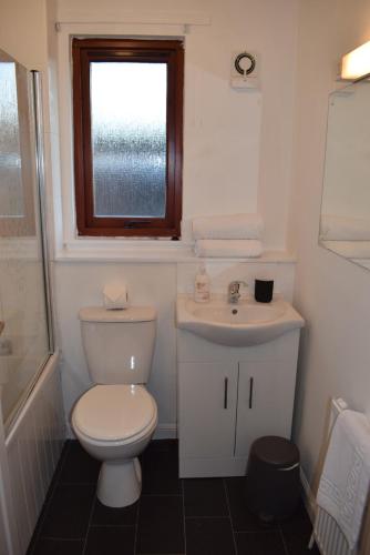 Bathroom, Kelpies Serviced Apartments Hamilton- 2 Bedrooms in Falkirk