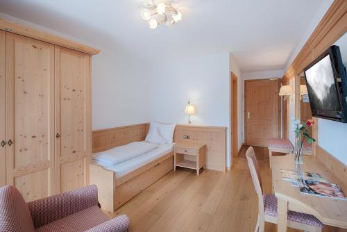 Hotel Alpenblick - image 12