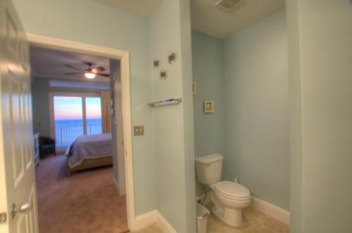Laketown Wharf 2108 By ZIA VR - image 7