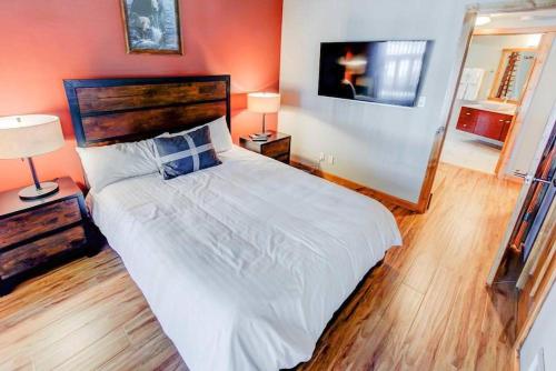 Amazing Luxury Townhome - image 8