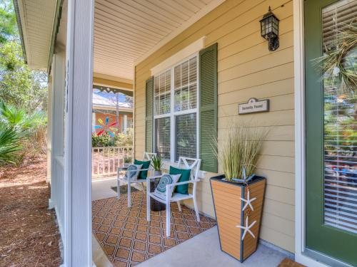 Serenity Found~ Relax in this cozy 2BR/2BA beach cottage! - image 2