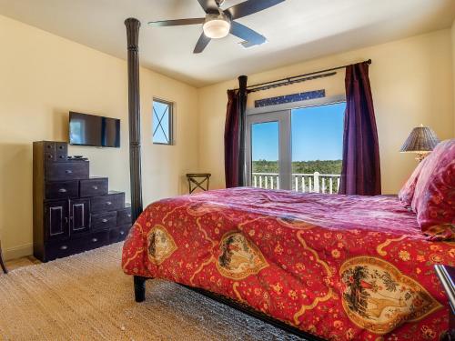 Elephant Walk - Now Pet Friendly! - image 4