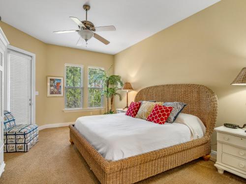Teaux in the Sand~ Spacious and beautiful 4BR/3BA beach house! - image 7