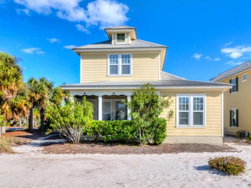 The Parrot Keep~Upgraded 3BR/3BA beach house minutes from the Gulf! - image 4