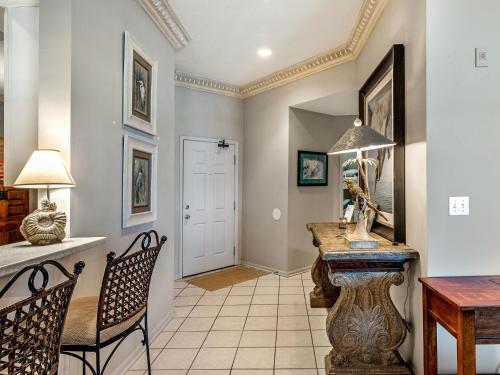 303W ~ Captivating 3BR/3BA top floor condo with a beautiful Gulf view - image 9