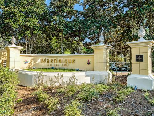 The Parrot Keep~Upgraded 3BR/3BA beach house minutes from the Gulf! - image 5