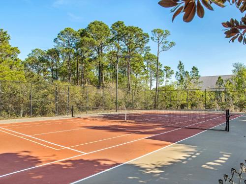 Here Comes the Sun~ Spacious and bright 4BR/3BA beach house! - image 4