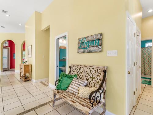 Lil' Bit of Sunshine~ Truly inviting 3BR/2 1/2BA beach house! - image 8