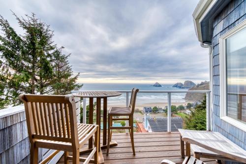 Berni's Ocean View Castle - The Crow's Nest in Oceanside (OR)