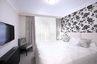 Mayfair House - image 5