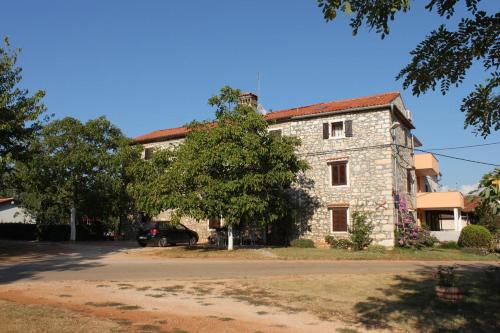Apartments with a parking space Barici Umag - 7003 