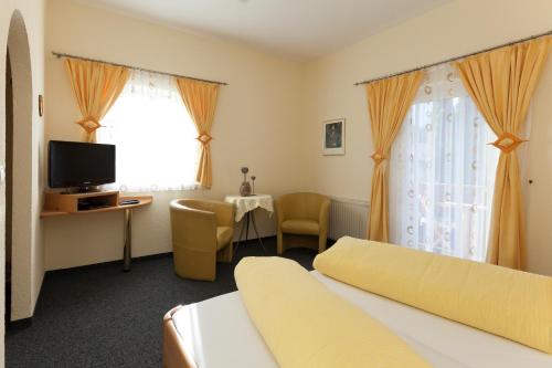 1 queen bed