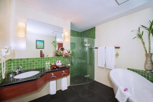 Borei Angkor Resort & Spa Room Type - Triple Room with Balcony