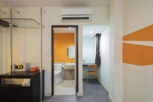 Bathroom, At Border Hotel in Sa Kaeo