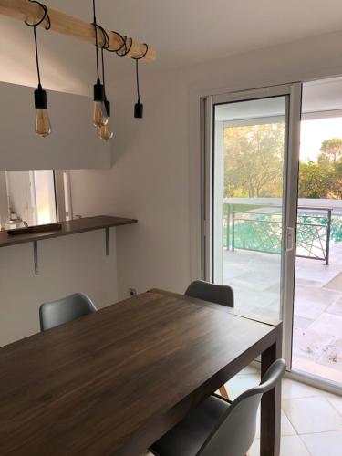 Grande propriete avec Piscine et Terrain de tennis prives