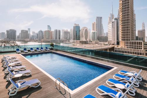 Swimming pool, Radisson Blu Dubai Canal View in Business Bay