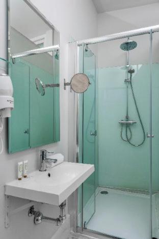 Suites Sevilla Plaza - image 12