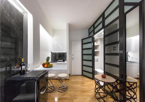 The Monastiraki Metro Lux Suite!, Афины (фото 7)