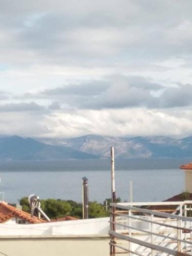  Jenny's house overlooking the see! in Artemida