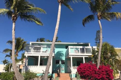 LICENSED MGR - 2/2 VILLA - OCEANFRONT BEACH RESORT - SALTWATER LAGOON & MARINA! in Key Largo, USA