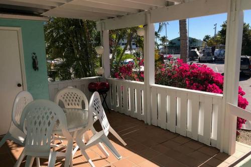 LICENSED MGR - 2/2 VILLA - OCEANFRONT BEACH RESORT - SALTWATER LAGOON & MARINA! in Key Largo, USA