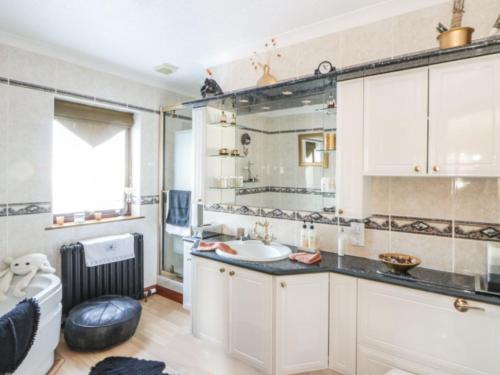 Stunning 7 Bedroom Bungalow Alford Aberdeenshire in Alforda (Aberdīna)