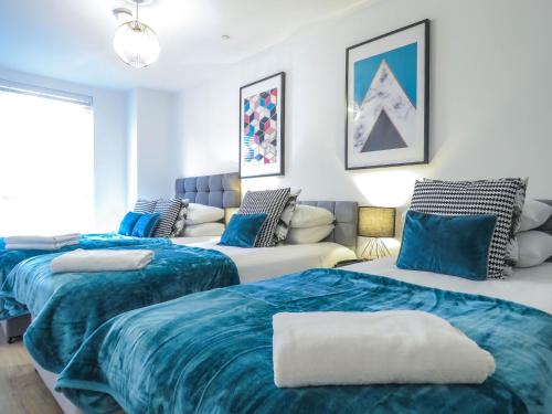 Tudors eSuites Canal Side Apartment 3 Beds