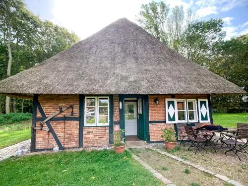 Reetdachkate in Neukirchen, Deutschland