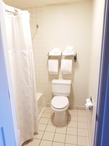 Ramada by Wyndham Oceanside - image 14